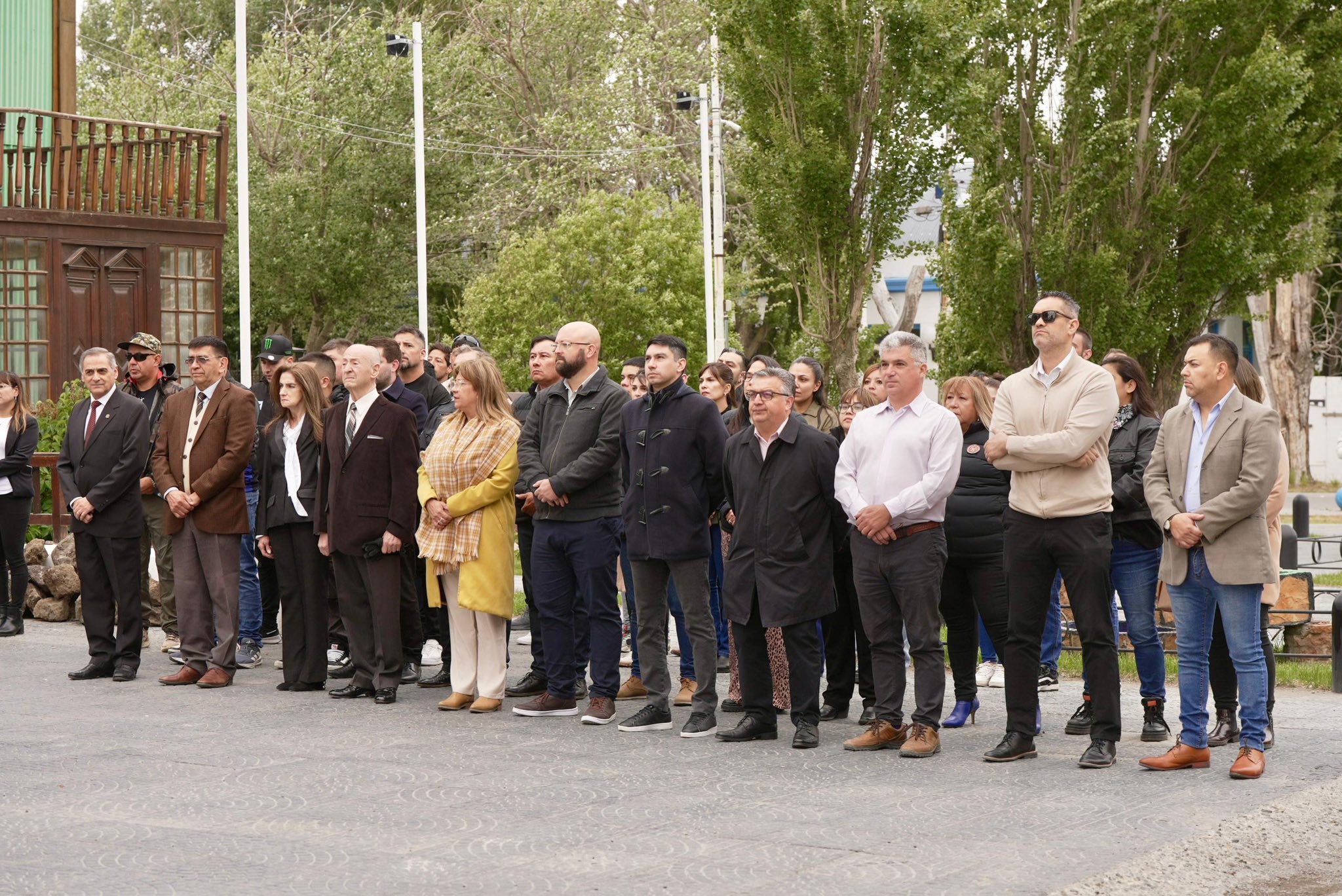 El Gobierno de Santa Cruz acompañó la inauguración del mástil principal y la puesta en valor la galería histórica de la Jefatura de Policía