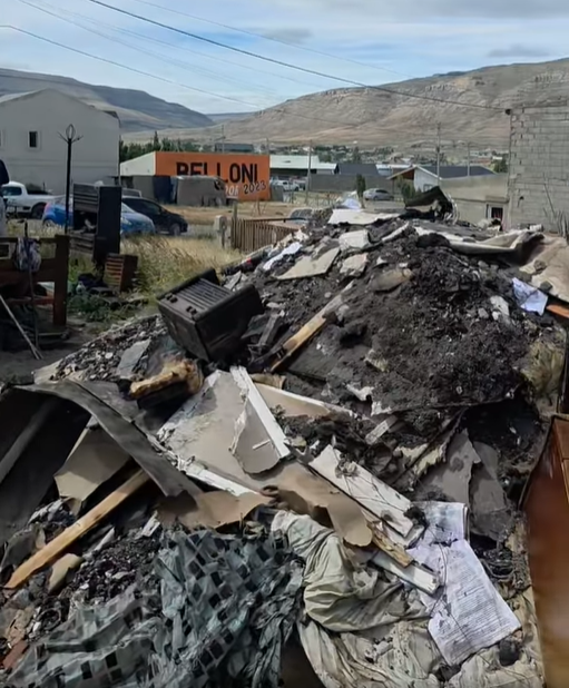  Los escombros de la morada. FOTO: SEÑAL CALAFATE