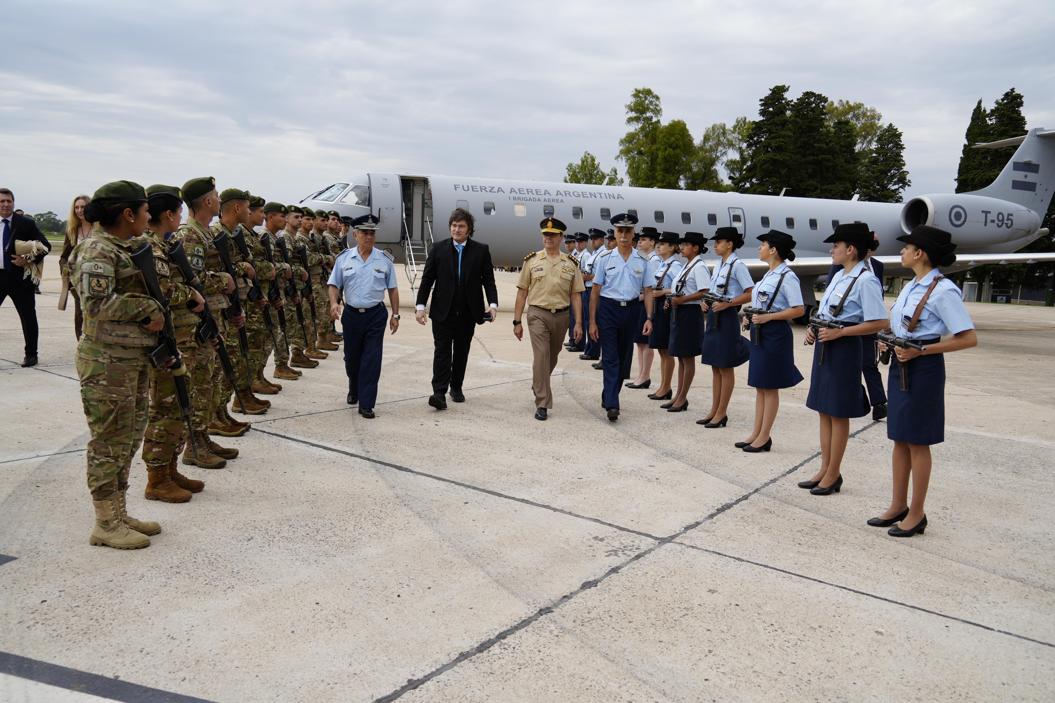 Milei presentó los aviones F-16: “Las fuerzas del cielo nos están acompañando”