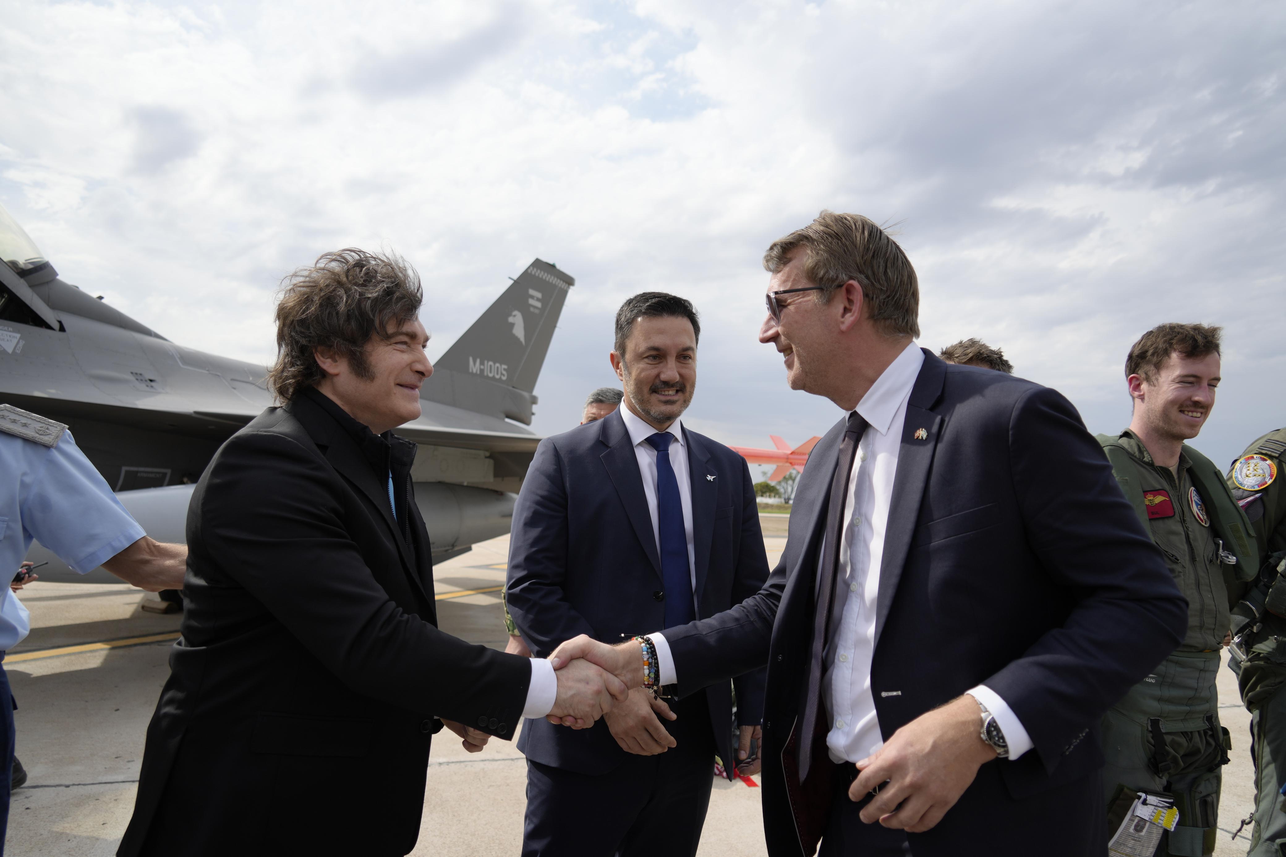 Milei presentó los aviones F-16: “Las fuerzas del cielo nos están acompañando”