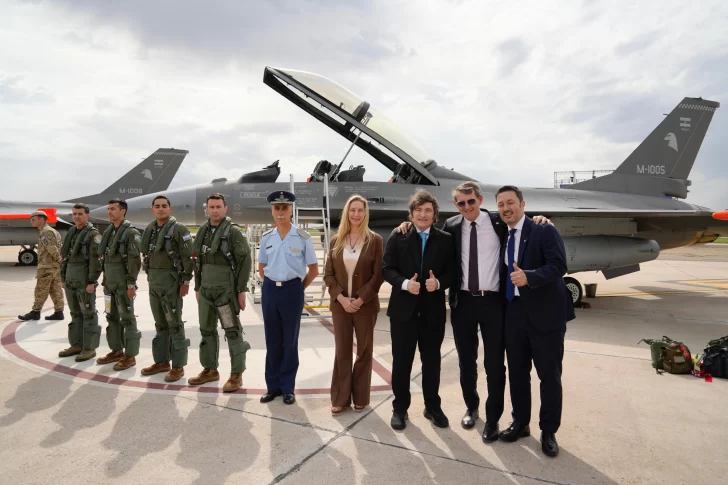 Milei presentó los aviones F-16: “Las fuerzas del cielo nos están acompañando”