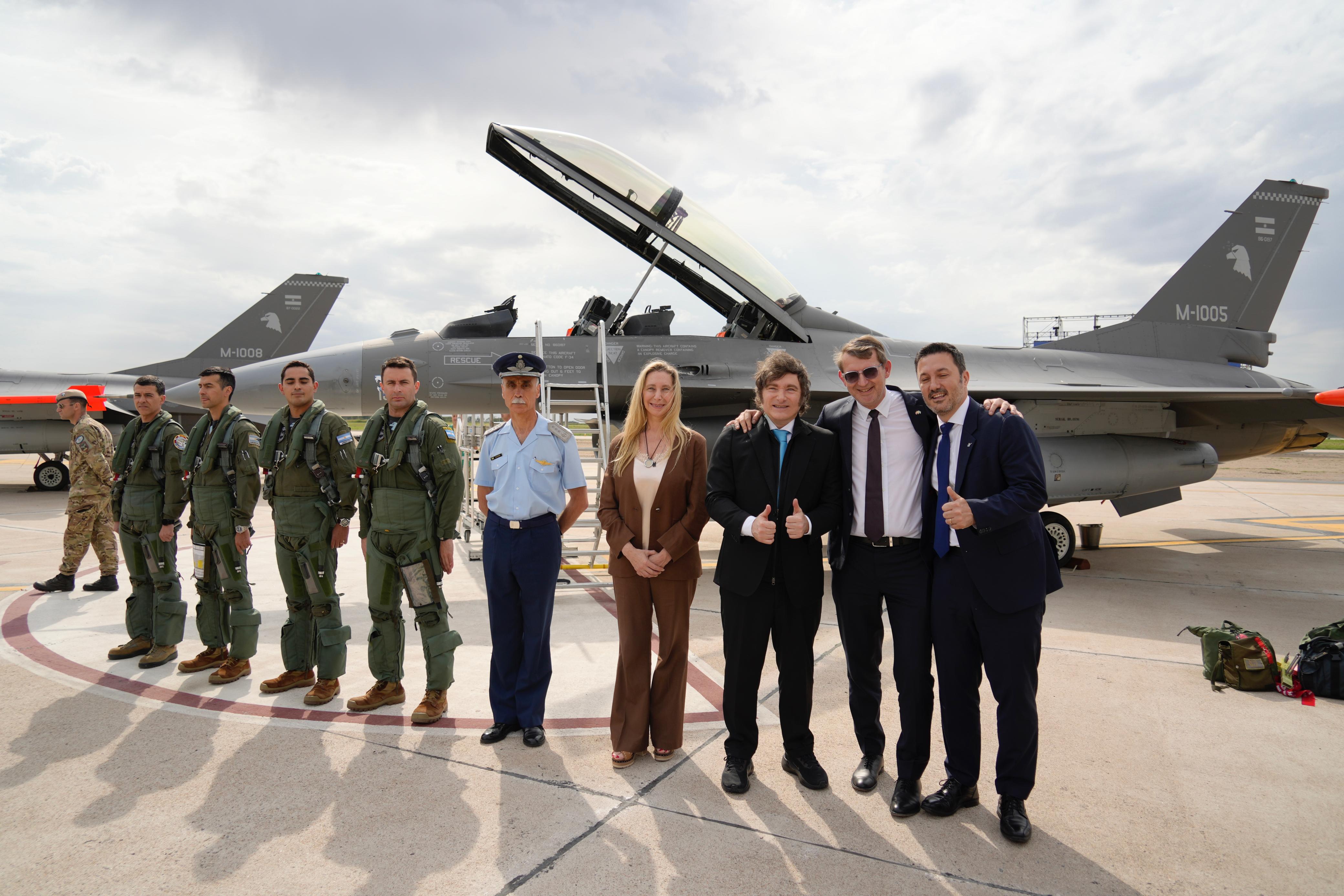 Milei presentó los aviones F-16: “Las fuerzas del cielo nos están acompañando”