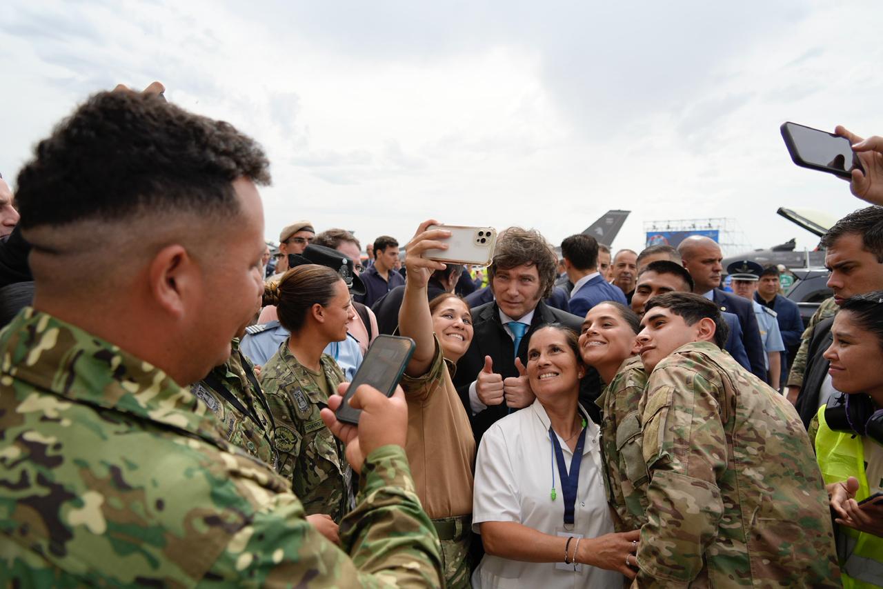 Milei presentó los aviones F-16: “Las fuerzas del cielo nos están acompañando”