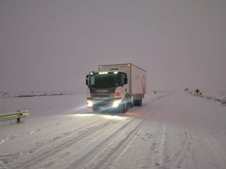 buen-dia-ngel-como-estan-soy-oscar-andamos-con-los-residuos-patagonicos-salimos-esta-manana-de-gregores-estoy-en-p-buena-esperando-salir-para-gallegos-la-foto-es-de-la-julia-728x546