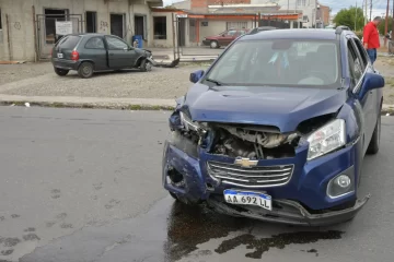 Impactante choque en barrio Fátima: un auto terminó contra el cerco de una casa y una persona fue hospitalizada Impactante choque en barrio Fátima: un auto terminó contra el cerco de una casa y una persona fue hospitalizada