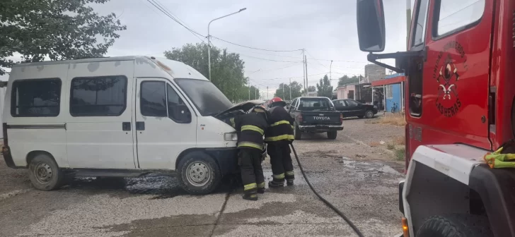 Controlaron un principio de incendio en un vehículo en el Barrio Güemes
