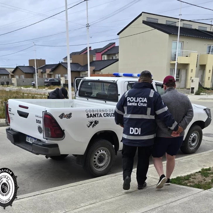 Allanamiento en barrio Procrear: detuvieron a un hombre por tenencia y distribución de material de abuso infantil Allanamiento en barrio Procrear: detuvieron a un hombre por tenencia y distribución de material de abuso infantil