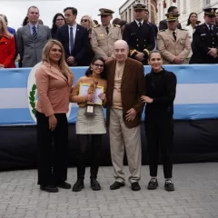 Andrea Daufí, de La Opinión Austral, recibió el Premio Segovia 2025 a la excelencia gráfica por su nota sobre la vida de Carlos Zapico
