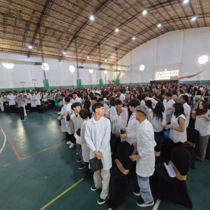 Plan de Recuperación Histórica: la Escuela N°14 de Pico truncado reabrió su gimnasio después de 7 años Plan de Recuperación Histórica: la Escuela N°14 de Pico truncado reabrió su gimnasio después de 7 años
