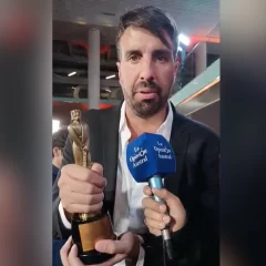 Flavio Azzaro ganó el Martín Fierro a “mejor voz periodística deportiva” y picanteó: “Que se cuide Boca”
