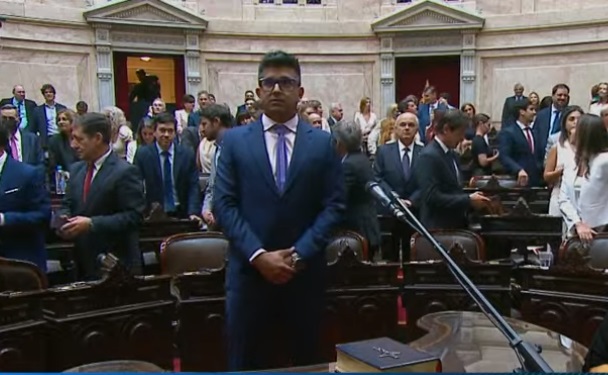  El diputado electo por la Libertad Avanza, Jairo Guzmán, prestó juramento en la Cámara Baja.
