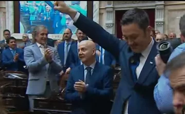 La ovación a Luis Petri al momento de jurar en la Cámara de Diputados de la Nación por parte de sus pares en el recinto