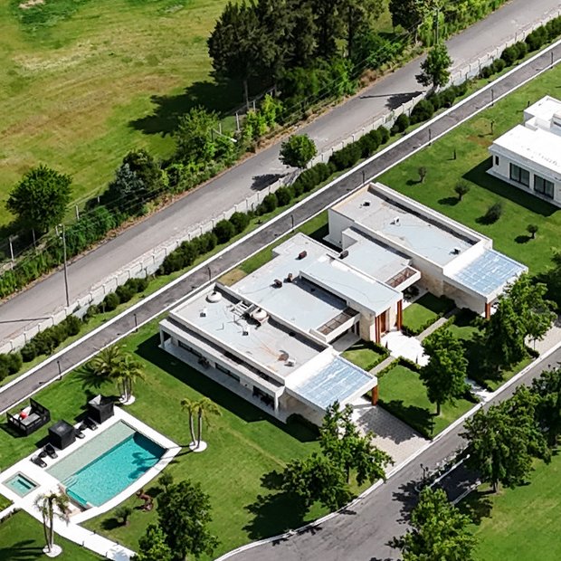 La Justicia confirmó que la mansión atribuida a Tapia y Toviggino estaba a nombre de una proveedora de AFA y había pertenecido a Carlos Tevez