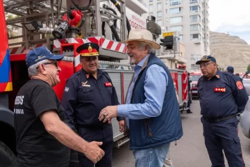 Bomberos Voluntarios de Comodoro Rivadavia presentaron a Othar Macharashvili la escalera hidroelevadora de 35 metros Bomberos Voluntarios de Comodoro Rivadavia presentaron a Othar Macharashvili la escalera hidroelevadora de 35 metros