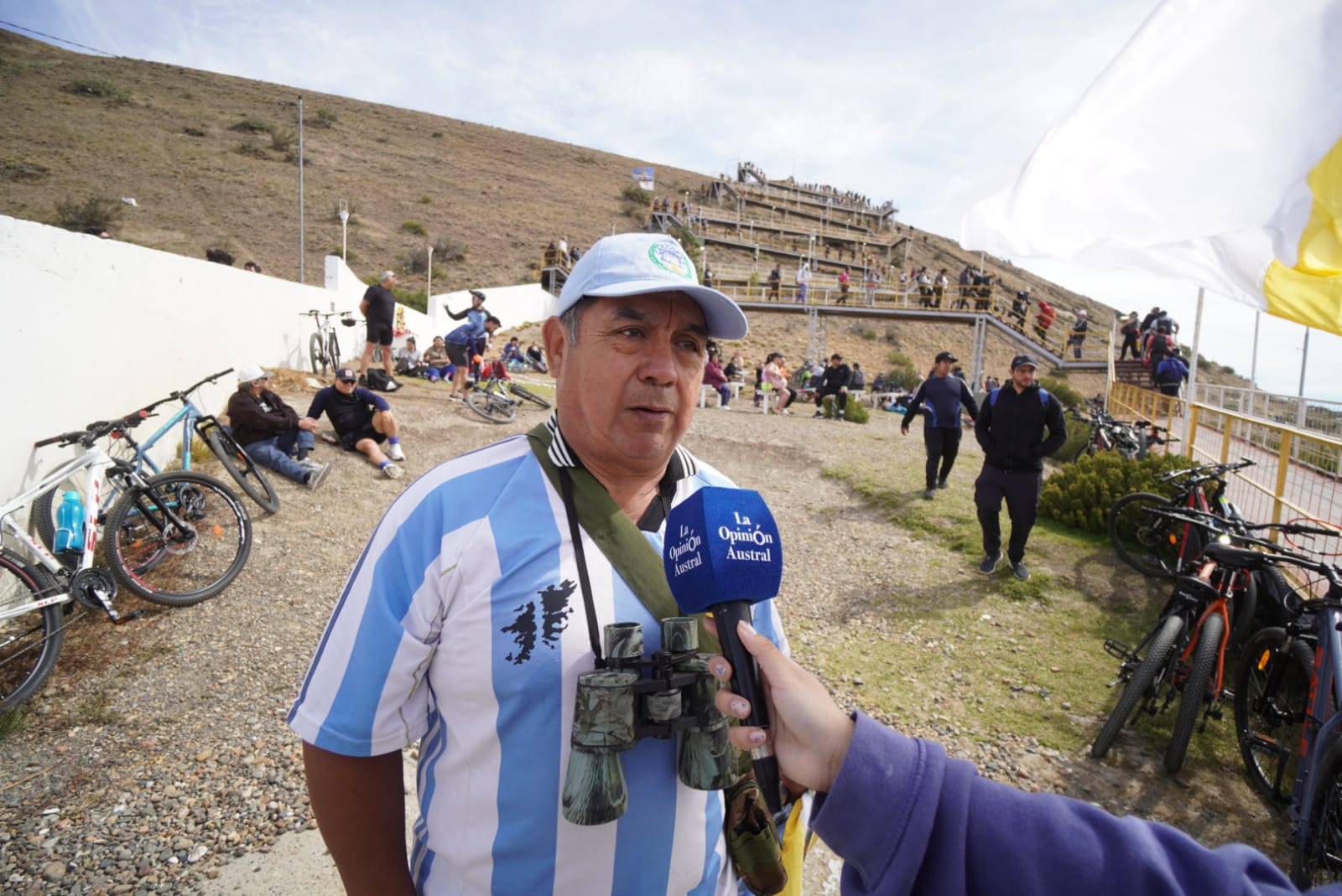  Santiago Menco, veterano de Malvinas, en diálogo con La Opinión Austral. FOTOS: LEANDRO FRANCO/ LA OPINIÓN AUSTRAL