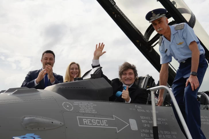 Milei presentó los aviones F-16: “Las fuerzas del cielo nos están acompañando”