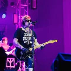 Pity Álvarez, el ex lider de Intoxicados y Viejas Locas, volvió a los escenarios en Córdoba con un show histórico: “Sólo el universo puede juzgarme”