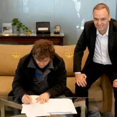 Reforma Laboral: Javier Milei firmó el proyecto y el Gobierno lo enviará al Congreso