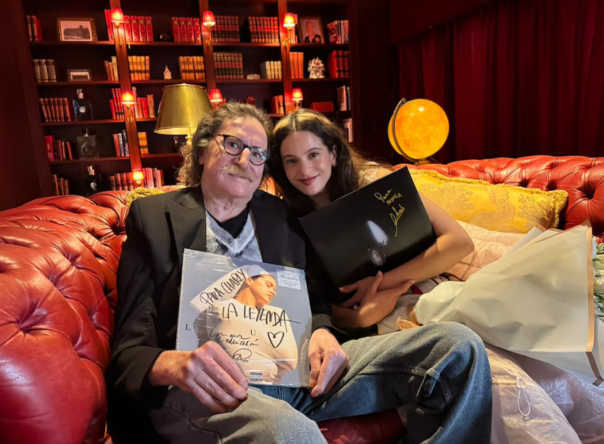  La imagen del encuentro entre Charly García y Rosalia