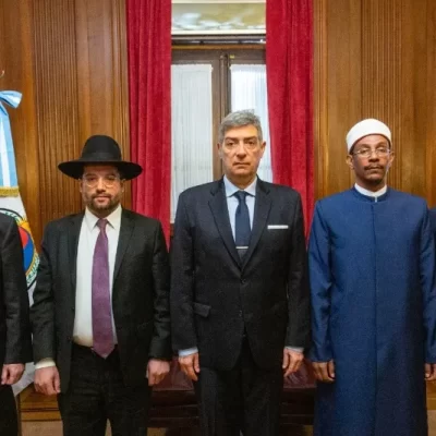 Rosatti junto a líderes religiosos judíos e islámicos por la implementación de autopsias virtuales