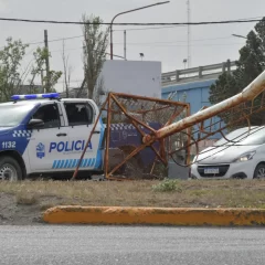 El temporal de viento causó serios daños y obligó a cortes preventivos en Río Gallegos: ¿Cómo sigue el clima?