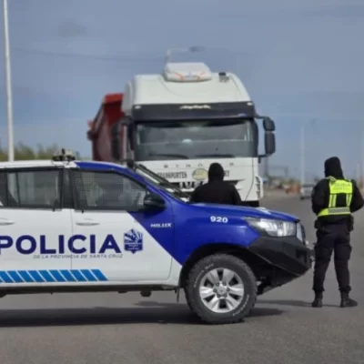 Temporal de viento en Santa Cruz: cortan la Ruta 3 entre Guer Aike y Piedra Buena por ráfagas extremas Temporal de viento en Santa Cruz: cortan la Ruta 3 entre Guer Aike y Piedra Buena por ráfagas extremas