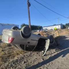 En El Calafate: un auto volcó y los ocupantes se marcharon del lugar