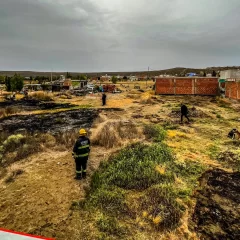 Menores manipulaban fuego y provocaron un incendio de pasturas en Caleta Olivia