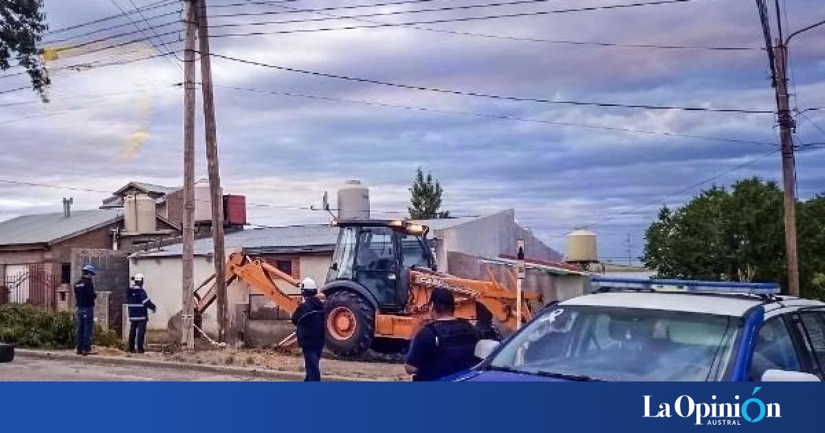 Estaba sacando matas en el patio de su casa y provocó una pérdida de ...