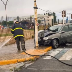 Tres jóvenes hospitalizados tras choque y principio de incendio en la costanera de Río Gallegos
