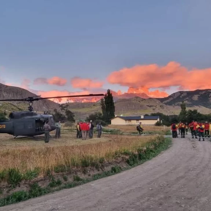 Incendio forestal en El Chaltén: avanza el control del fuego en Cerro Huemul con un fuerte despliegue Incendio forestal en El Chaltén: avanza el control del fuego en Cerro Huemul con un fuerte despliegue