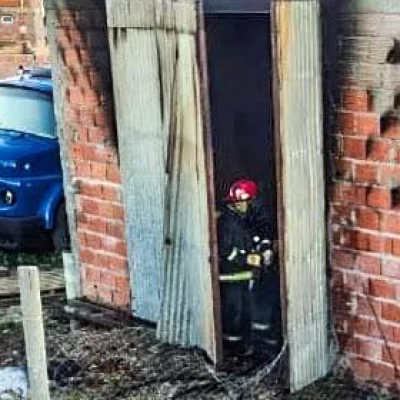 Voraz incendio consumió un galpón en Piedra Buena por una falla eléctrica Voraz incendio consumió un galpón en Piedra Buena por una falla eléctrica