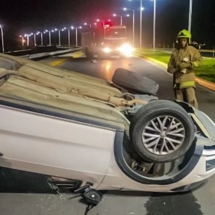 Una conductora resultó herida y fue trasladada al Hospital SAMIC tras un violento vuelco Una conductora resultó herida y fue trasladada al Hospital SAMIC tras un violento vuelco