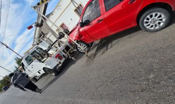 Chocó contra un paredón, dejó su auto abandonado y se lo secuestraron Chocó contra un paredón, dejó su auto abandonado y se lo secuestraron