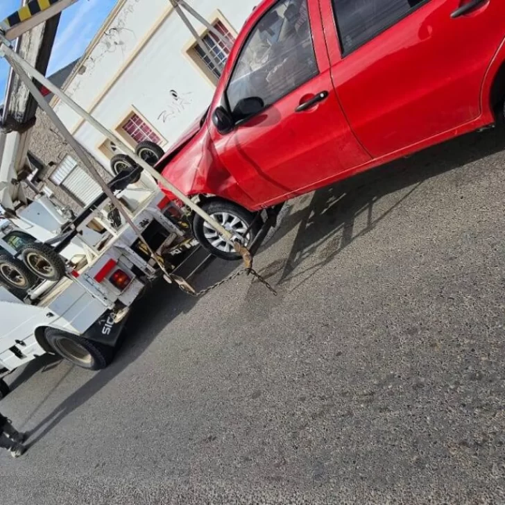 Chocó contra un paredón, dejó su auto abandonado y se lo secuestraron Chocó contra un paredón, dejó su auto abandonado y se lo secuestraron
