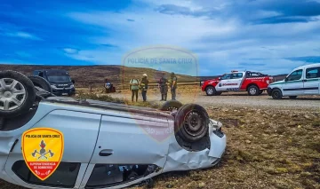Tres hospitalizados tras un vuelco cerca de Puerto Santa Cruz Tres hospitalizados tras un vuelco cerca de Puerto Santa Cruz