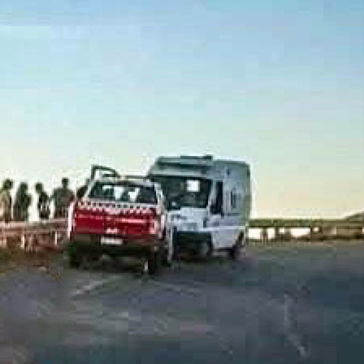 Motociclista cayó en zona de barrancos de Puerto Deseado y fue evacuado Motociclista cayó en zona de barrancos de Puerto Deseado y fue evacuado