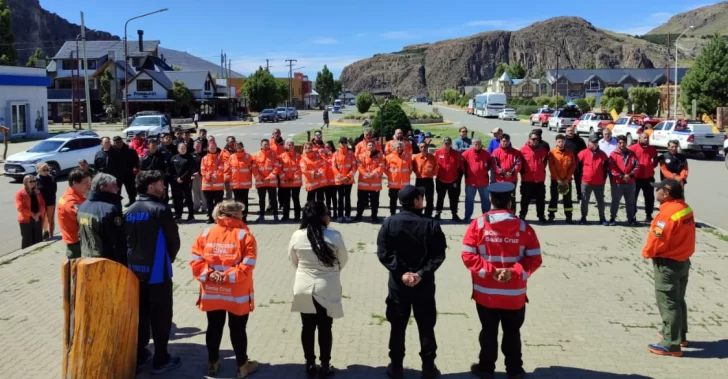 BRIGADISTAS-EN-EL-IZAMIENTO-EN-EL-CHALTEN-2-728x379