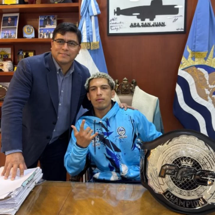 Claudio Vidal recibió al campeón riogalleguense Héctor “La Araña” Almonacid Claudio Vidal recibió al campeón riogalleguense Héctor “La Araña” Almonacid