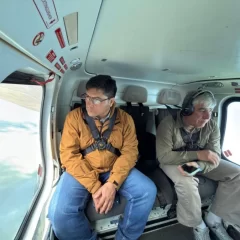 Claudio Vidal evaluó desde el aire el control del 90 por ciento de los focos del incendio