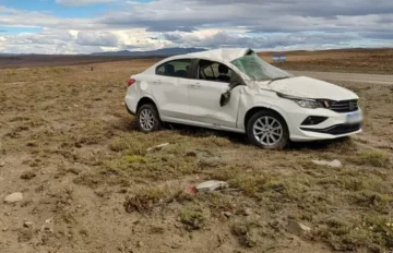 Turista chino con lesiones tras perder el control del auto y volcar cerca de Río Turbio Turista chino con lesiones tras perder el control del auto y volcar cerca de Río Turbio