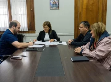 Educación firmó convenio de servicio de limpieza para establecimientos educativos de Perito Moreno Educación firmó convenio de servicio de limpieza para establecimientos educativos de Perito Moreno