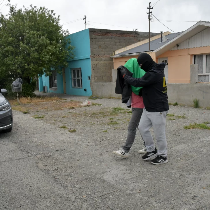 Detuvieron a un hombre y otro sigue prófugo por el robo millonario a la ferretería Surco en Río Gallegos Detuvieron a un hombre y otro sigue prófugo por el robo millonario a la ferretería Surco en Río Gallegos
