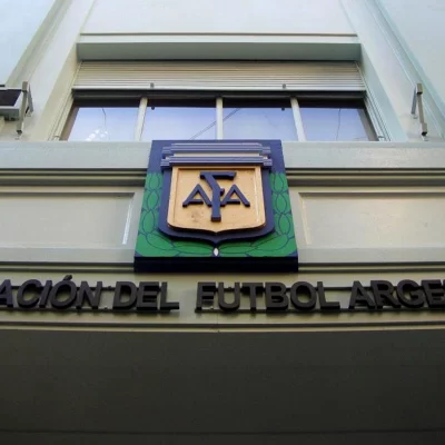 La AFA posterga por una semana el cierre del mercado de pases