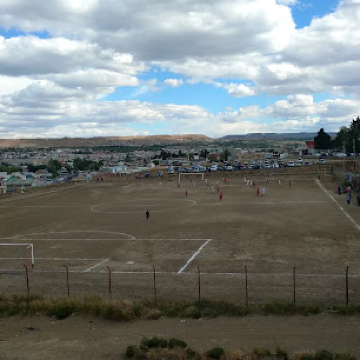 Adolescente fue golpeado, arrinconado y apuñalado por una banda barrial tras un partido local Adolescente fue golpeado, arrinconado y apuñalado por una banda barrial tras un partido local