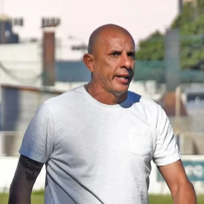 Hugo Barrientos, DT de Jorge Newbery confía en la sólida defensa de cara al partido contra Boxing en el Torneo Regional Amateur