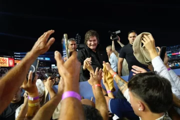 Javier Milei mira el mapa global y acumula reservas, mira el local y se va a Mar del Plata Javier Milei mira el mapa global y acumula reservas, mira el local y se va a Mar del Plata