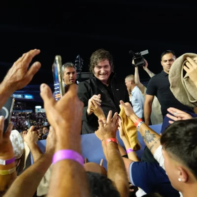 Javier Milei mira el mapa global y acumula reservas, mira el local y se va a Mar del Plata Javier Milei mira el mapa global y acumula reservas, mira el local y se va a Mar del Plata