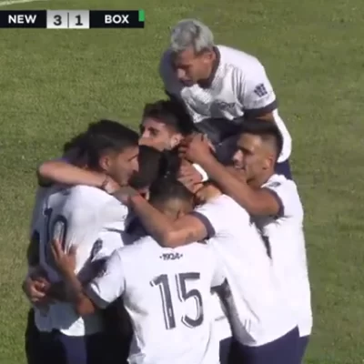 Newbery se impuso 3-1 ante Boxing en la ida de la semifinal patagónica