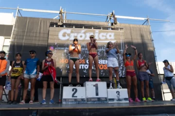Las gemelas Florencia y Mariana Borelli en lo más alto del podio de la Corrida Internacional del Diario Crónica Las gemelas Florencia y Mariana Borelli en lo más alto del podio de la Corrida Internacional del Diario Crónica